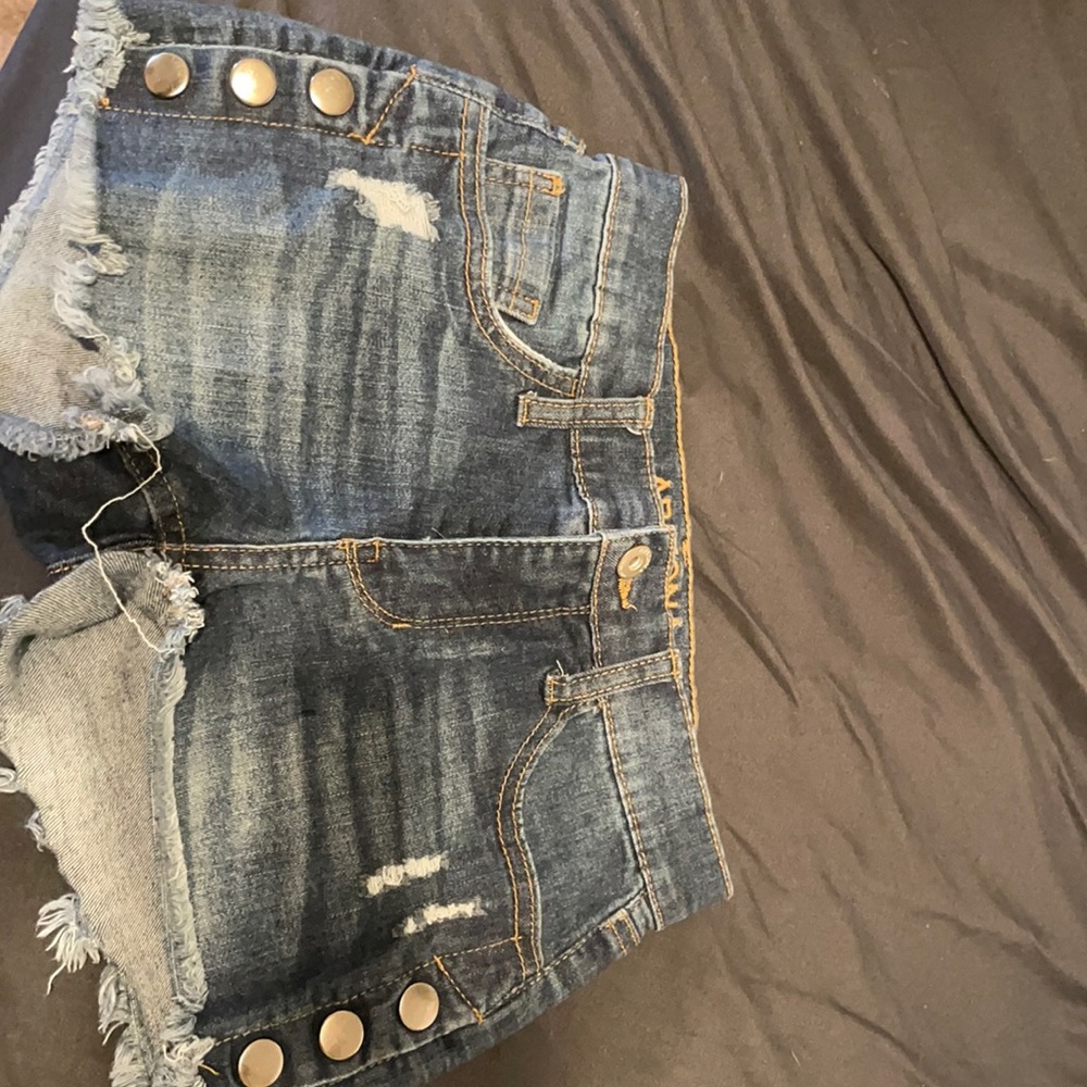 Arizona brand jeans size 0. Buttons snaps on the front open. Are in good shape.